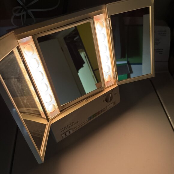 Vintage Clairol True To Light VIII Lighted Makeup Cosmetic Trifold Mirror LM-8C - Picture 6 of 7